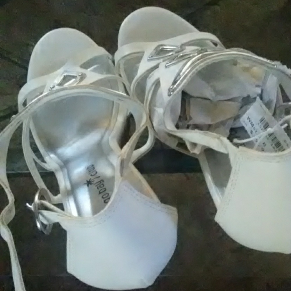 White/sliver wedge shoes